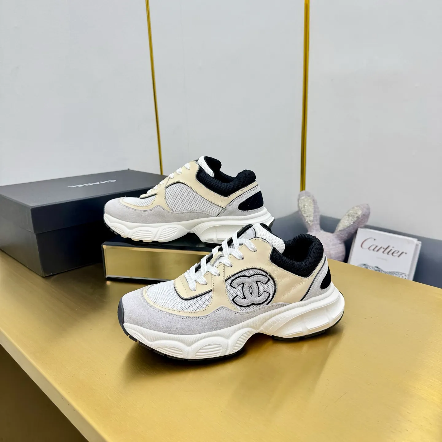 p700🐮🐮Upgraded version, upgraded version, upgraded version! No rebuttal accepted! ! ! ! Chanel Chanel dad shoes, couples' model for men and women - 2025 top casual sneakers in the counter. This classic design; the upper is electro-embroidered with various techniques; ❷The inner lining is made of: original Yangli + net ❸The outsole is based on: the original TPU combination outsole. The full set of boutique packaging for women 35–41